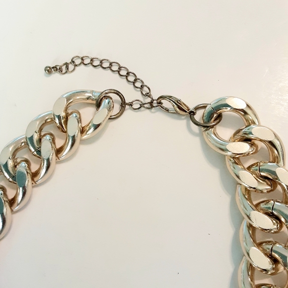 Goldtone Large Link Chain Necklace 17 inch - Picture 3 of 6